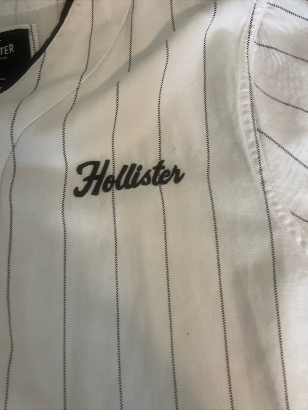 Hollister White Jersey with Black Pinstripes ๐ - Picture 5 of 5